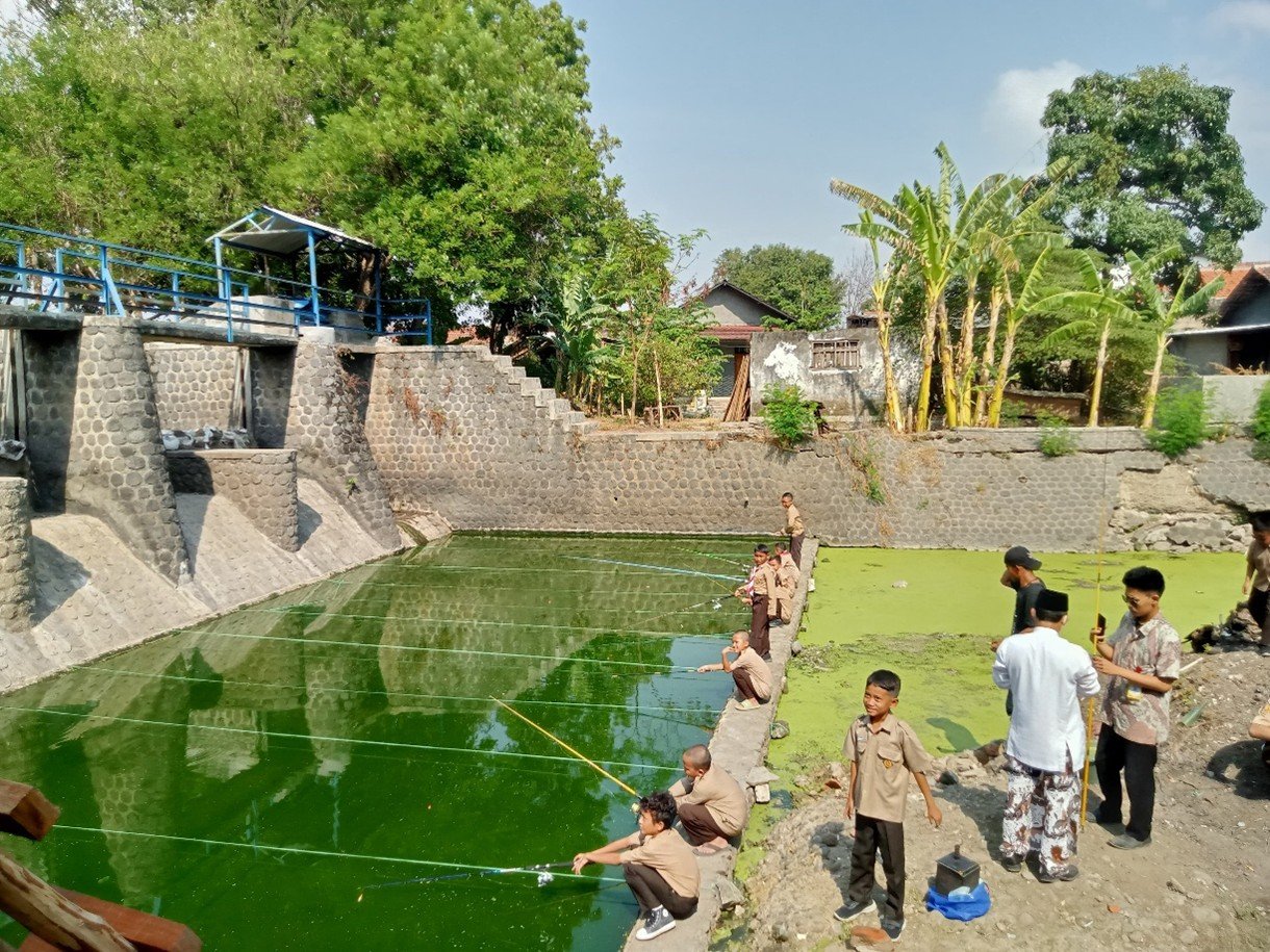 kegiatan belajar melalui lingkungan sungai