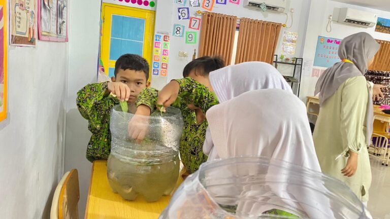 fish in the classroom 1B SDIT Alief Mardhiyah