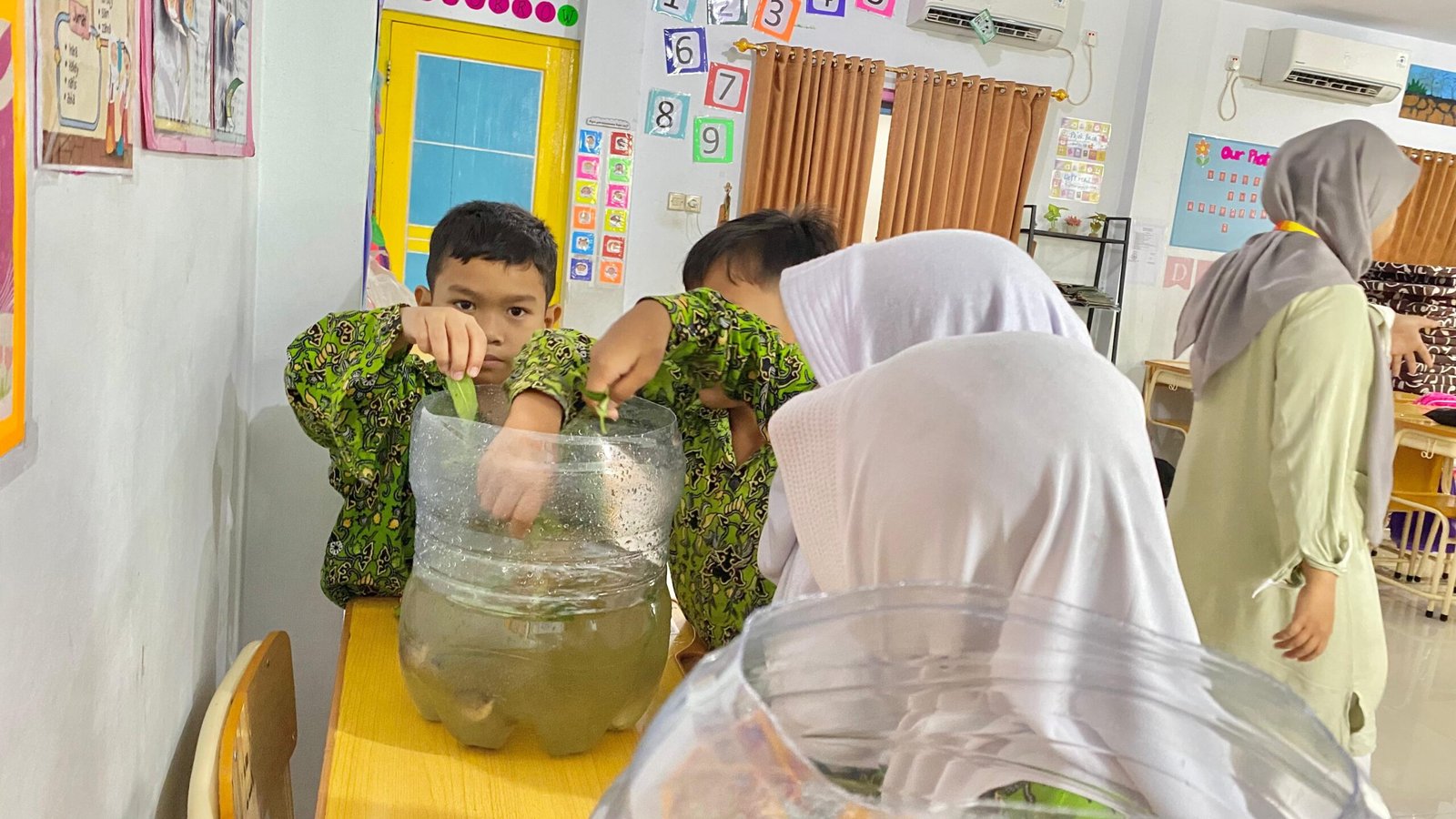fish in the classroom 1B SDIT Alief Mardhiyah